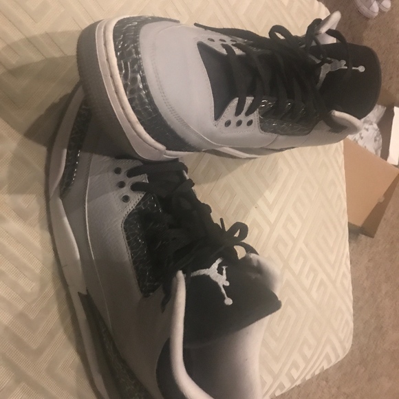 Jordan Retro 3 wolf grey size 14